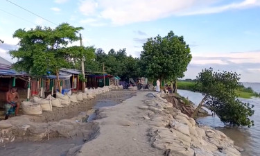 মেঘনার ভাঙনে হুমকিতে বিনোদনকেন্দ্র আলতাফ মাস্টার ঘাট