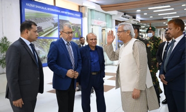 মালয়েশিয়ার উদ্দেশে ঢাকা ছাড়লেন প্রধান উপদেষ্টা