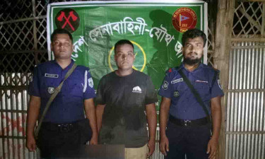 ফেনসিডিল-নগদ টাকাসহ জুলাই যোদ্ধা সেলিম আটক