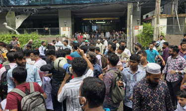 দাবি আদায়ে প্রবাসী কল্যাণ ভবন ব্লকেড কোরিয়া গমনেচ্ছুদের