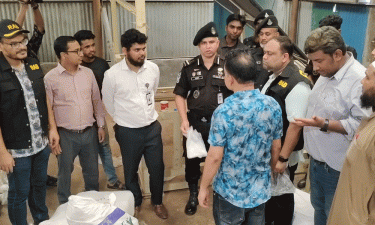১৭ টন অবৈধ পলিথিন জব্দ, ৩ প্রতিষ্ঠানকে জরিমানা