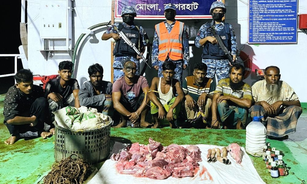 সুন্দরবনে হরিণের মাংস ও কাঁকড়াসহ আটক ৮