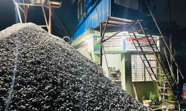 ভোলাগঞ্জ থেকে লুট হওয়া পাথর নারায়ণগঞ্জে জব্দ