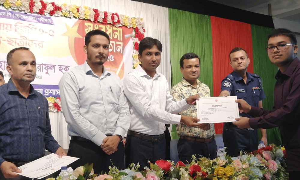 চান্দিনায় জিপিএ-৫ প্রাপ্ত ১৭৬ শিক্ষার্থীকে প্রশাসনের সংবর্ধনা