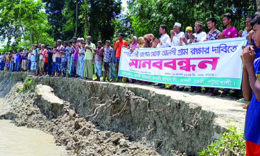 দুমকীতে পায়রা নদীর ভাঙনে বিলীন হচ্ছে বাড়ি-স্থাপনা