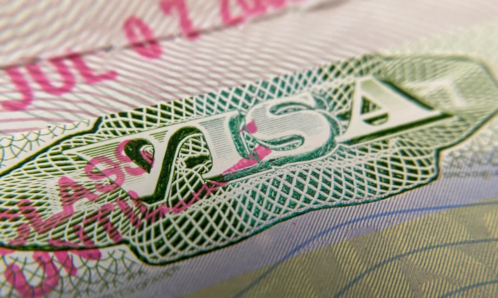 Eng yaxshi porno tomosha qiling: keksa odam yosh ayollarni onlayn tarzda sikadi