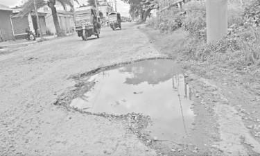 সংস্কারের তিন মাসেই চলাচলের অনুপযোগী