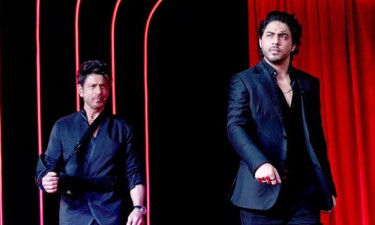 ছেলের অভিষেক মঞ্চে শাহরুখ খান, বললেন ‘আমার এক হাতই যথেষ্ট’