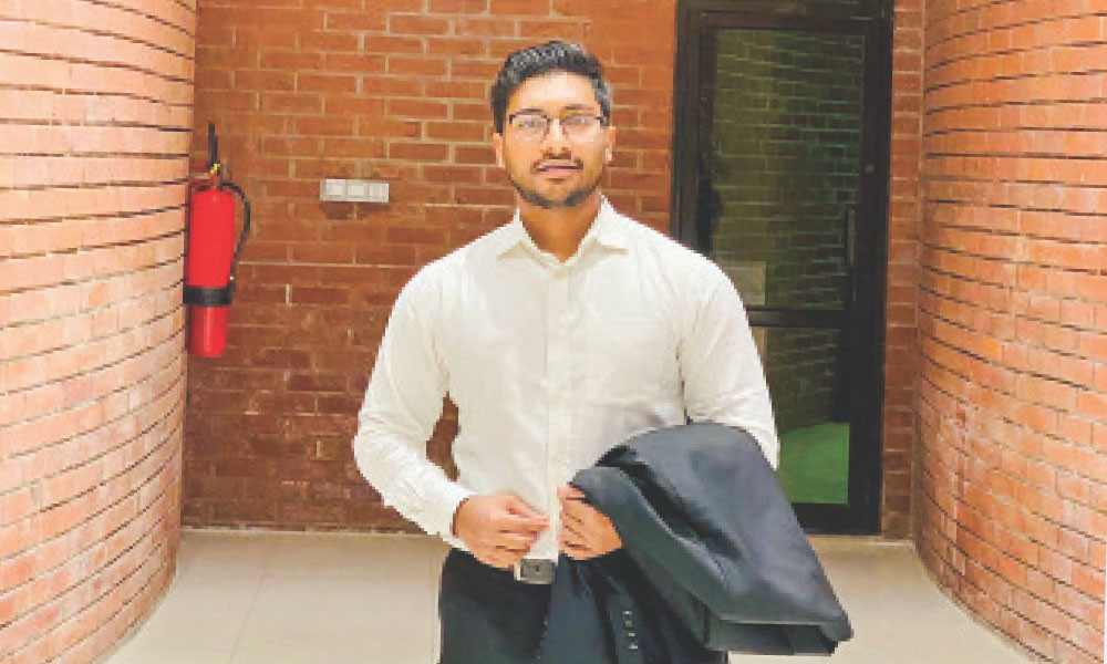 প্রথমবারেই সহকারী জজ