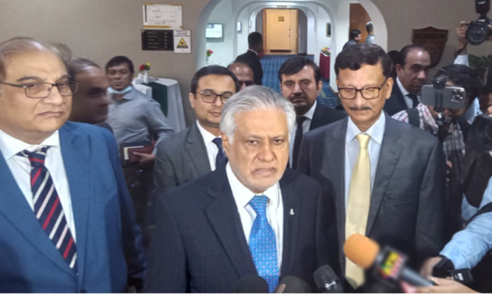 Qizlar paypoq, leggings va taytlarda