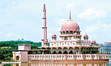মালয়েশিয়ার বিস্ময়কর পুত্রা মসজিদ