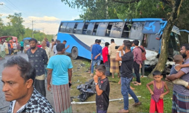 রামুতে বাস-প্রাইভেটকার সংঘর্ষে সুপ্রিম কোর্টের আইনজীবীসহ নিহত ২