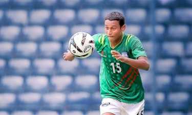 মাদক ও দেশীয় অস্ত্রসহ সাবেক ফুটবলার আশিক আটক