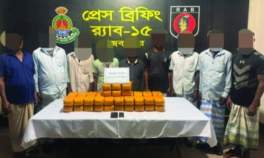 কক্সবাজারে মাছ ধরার ট্রলারে ৪ লাখ ৬০ হাজার ইয়াবা, আটক ৯