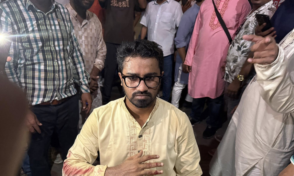 আহত রাশেদ খাঁনসহ অনেকে, নেওয়া হয়েছে হাসপাতালে