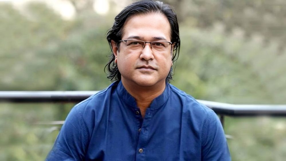 Jinsiy onanizm sohilda shisha bilan ozini sikish