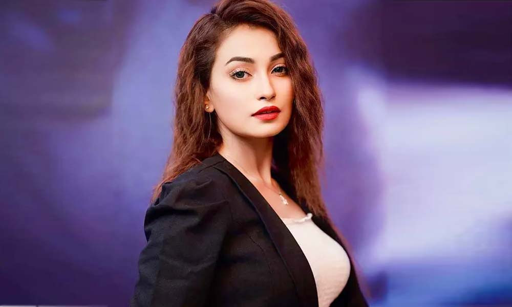 বিস্ফোরক সব অভিযোগ তুলে মিডিয়া ছাড়ার ঘোষণা দিলেন রাজ রিপা