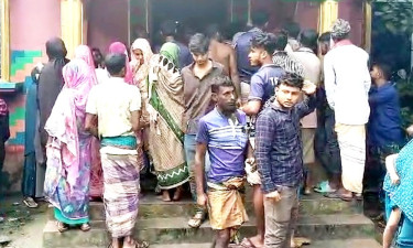 প্রবাসীর ঘরে চুরি, বৃদ্ধাকে কুপিয়ে হত্যা