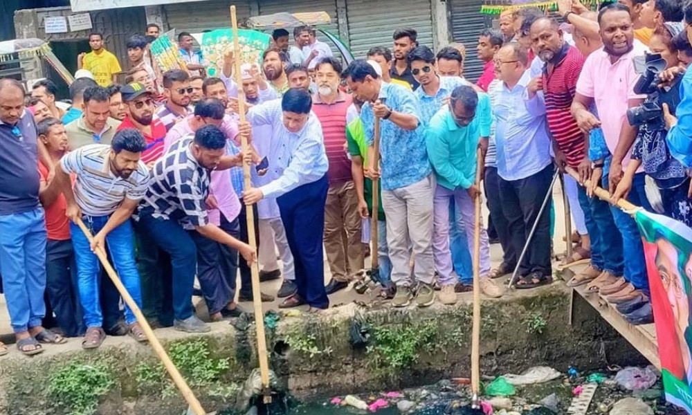 YouTubeda gey porno videolar Porno komikslar: Onam oshxonada