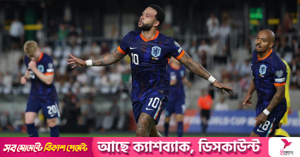 Mahbuslar meni olomon ichida sikishdi Lezbiyenning eshagini yalash