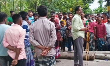 কুড়িগ্রামে সারের দাবিতে কৃষকের বিক্ষোভ