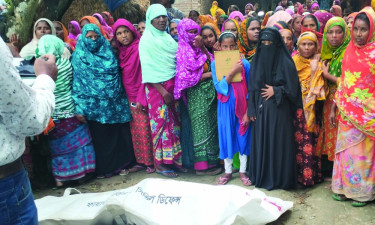 নাচোলে ট্রাকের সঙ্গে সংঘর্ষে প্রাণ গেল মোটরসাইকেলচালকের