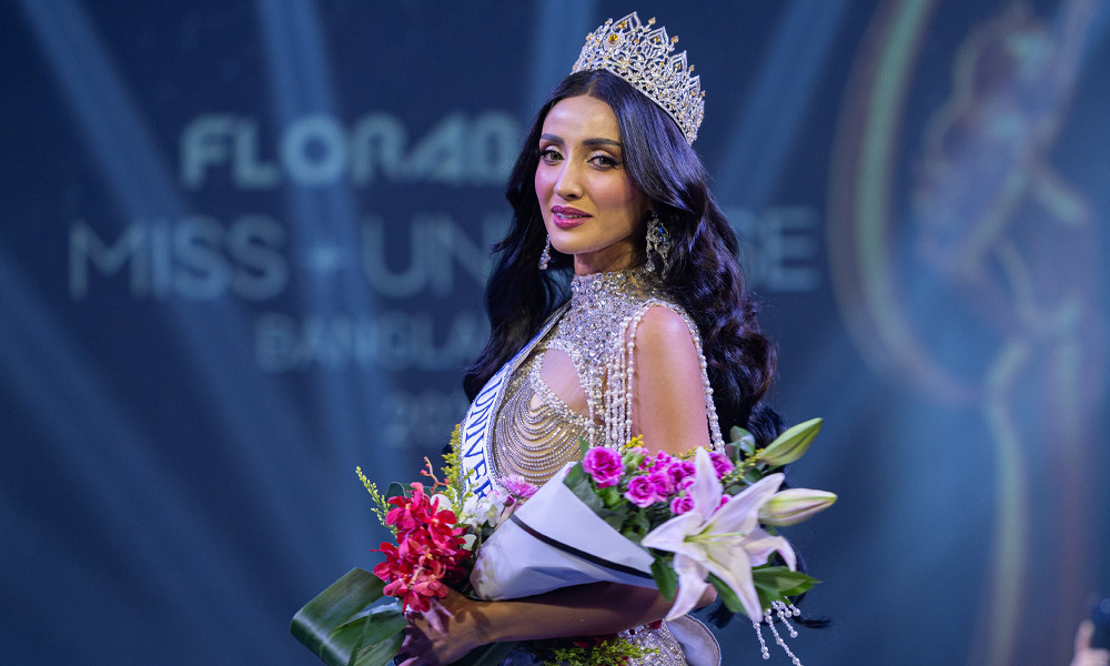 Katta sik bilan yirtqich porno Ular uning kokraklarini telefonda tasvirga olishdi.