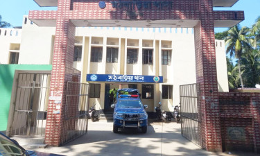 ঘরের মেঝেতে পড়ে ছিল গৃহবধূর লাশ, স্বামী আটক