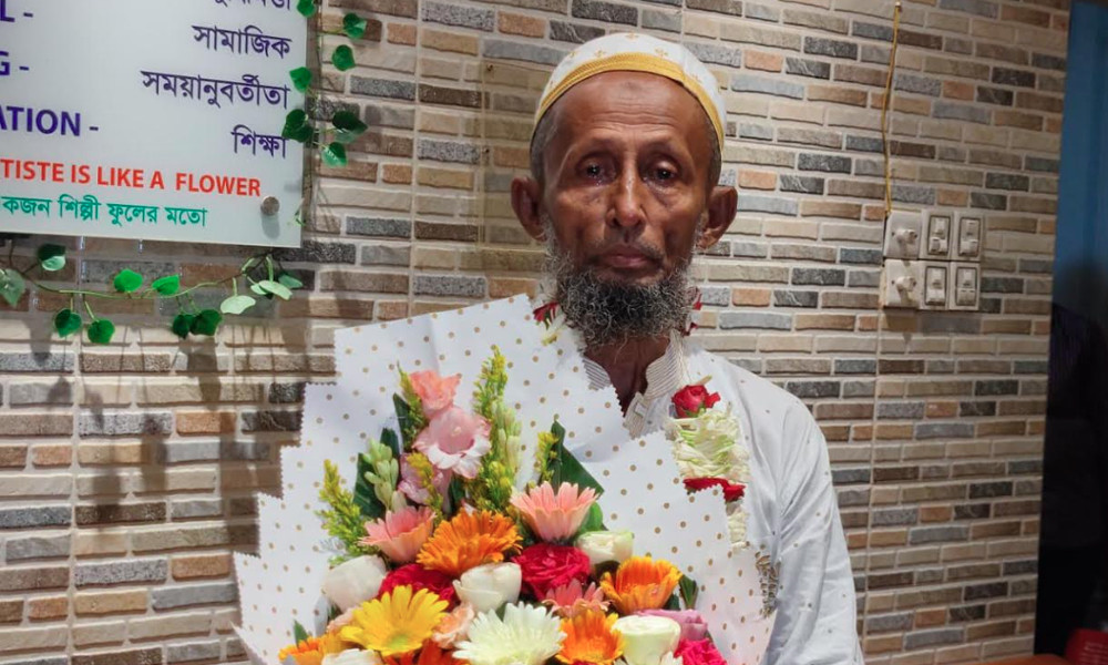 ৪৭ বছর পর এফডিসি থেকে অশ্রুসিক্ত চোখে বিদায় নিলেন খোরশেদ