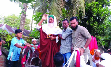 ২৫ বছর ইমামতির পর সজ্জিত ঘোড়ার গাড়িতে রাজকীয় বিদায়