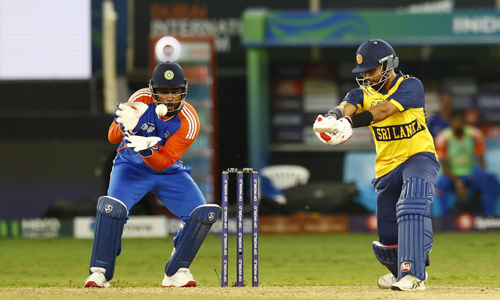 স্টাম্প ভাঙলেও শানাকাকে কেন আউট দেয়নি আম্পায়ার, নিয়ম কী বলে