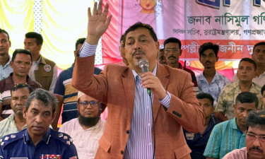 যশোরে দুর্গাপূজার মণ্ডপ পরিদর্শনে স্বরাষ্ট্র মন্ত্রণালয়ের সিনিয়র সচিব