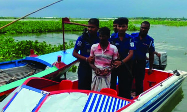 মেঘনায় নৌপথে চাঁদাবাজির সময় গ্রেপ্তার ১