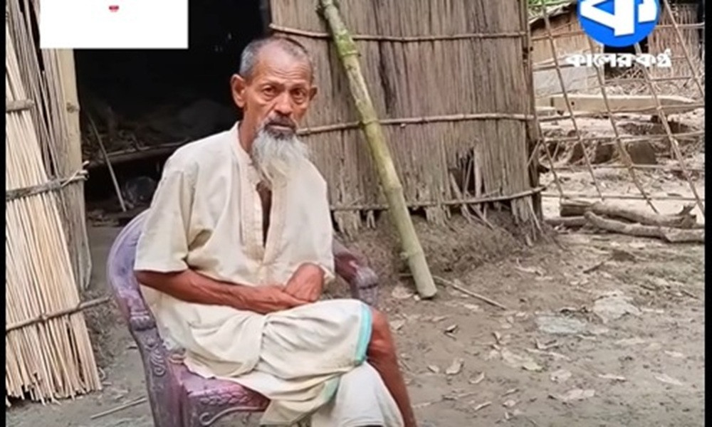 হুইলচেয়ার আর সামান্য খাবারই ভরসা বৃদ্ধ ইনুছ শেখের