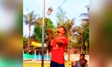 জাতীয় পতাকার দণ্ডে জুতা উত্তোলনকারী সেই তরুণ কারাগারে