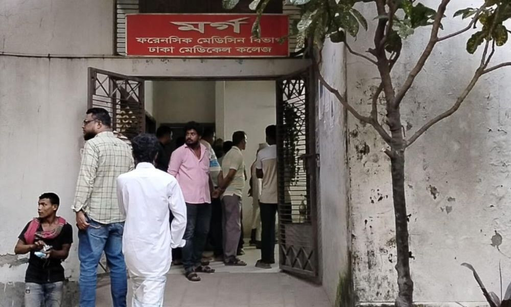 Qora erkak bilan armiyada porno Brazzersdan toliq metrajli porno filmlar