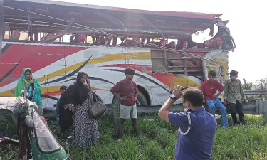 টাঙ্গাইলে সড়ক দুর্ঘটনায় নিহত ৩ জনের পরিচয় মিলেছে