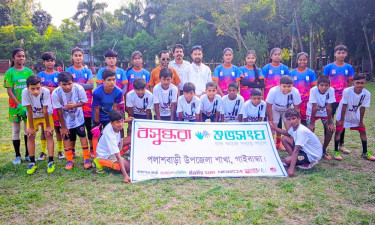 গাইবান্ধায় বসুন্ধরা শুভসংঘের উদ্যোগে ফুটবল ম্যাচ, অংশ নিলেন কিশোর ও কিশোরীরা