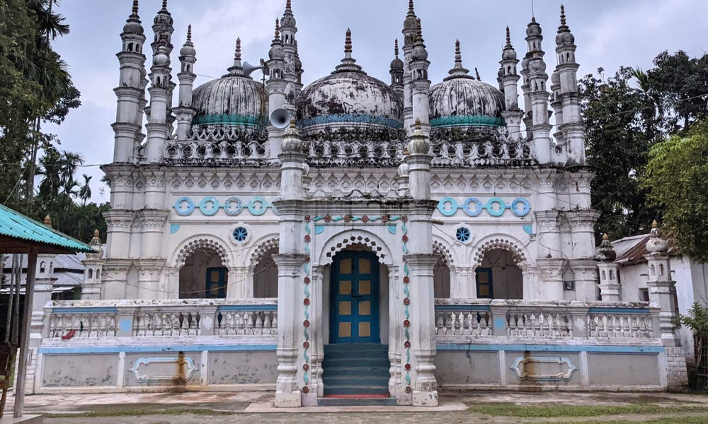 ঘুরে আসতে পারেন ১৫০ বছরের পুরনো জামালপুর জমিদার বাড়ি জামে মসজিদ