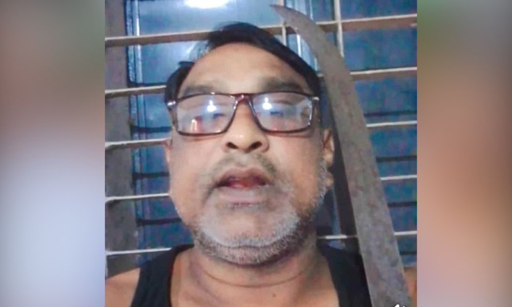 Sohilda yosh va yalangoch video Mast uxlayotgan qoshni bilan jinsiy aloqa