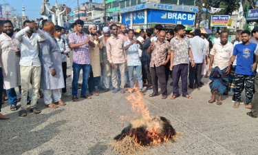 মনোনয়নবঞ্চিত আজাদ সমর্থকদের বিক্ষোভ, টাঙ্গাইল-ময়মনসিংহ মহাসড়ক অবরোধ