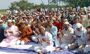 মনোনয়ন পাওয়ায় শুকরিয়া নামাজ আদায় করলেন ফজলে হুদা বাবুল