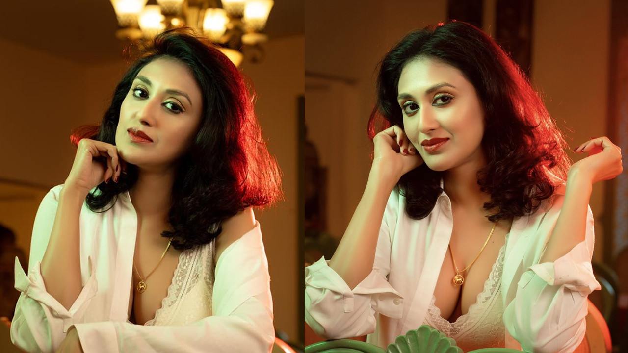 Ayollar hammomidan yalangoch ayollarning fotosuratlari