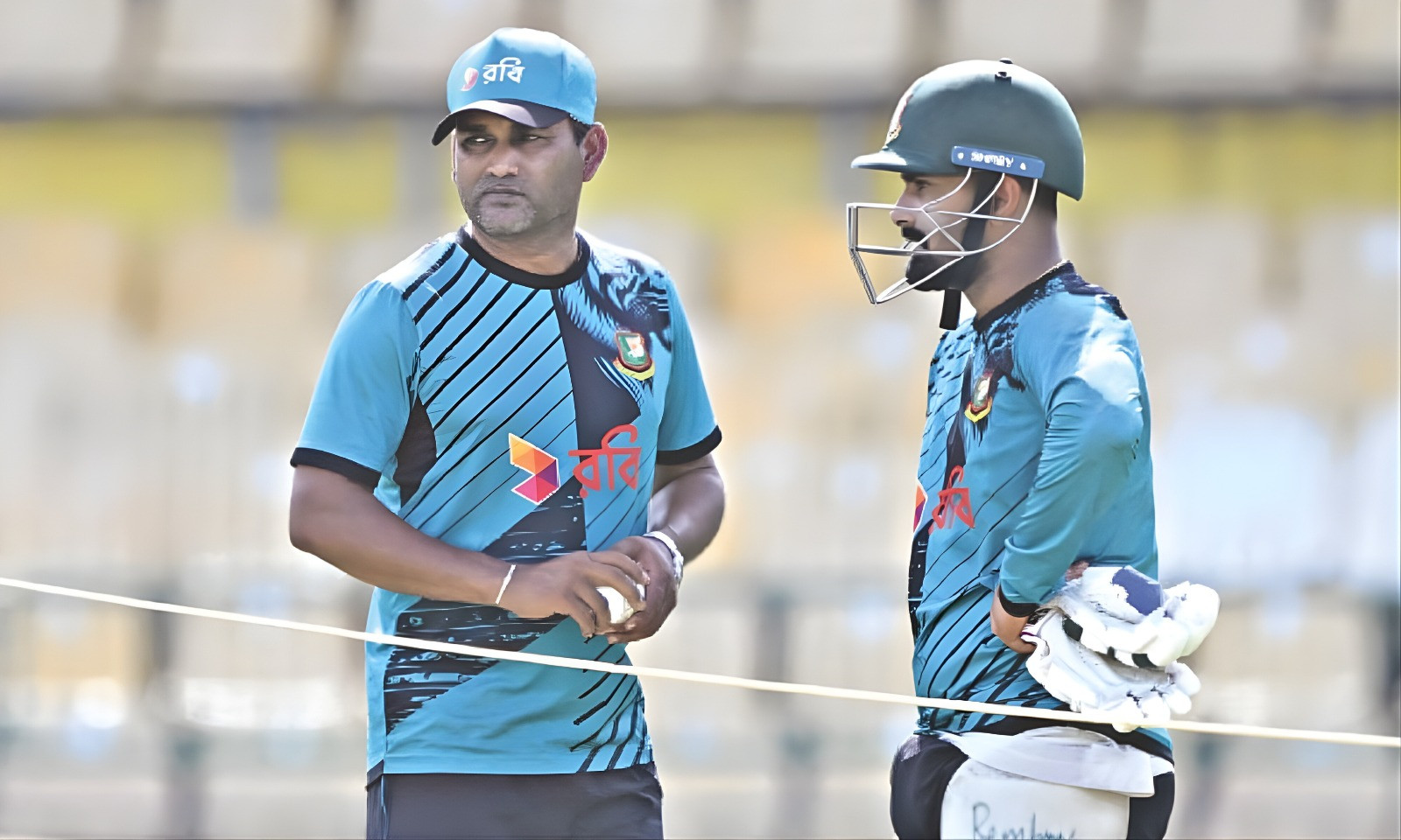 মাঠের বাইরে সরগরম ক্রিকেট