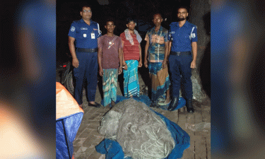গোয়ালন্দে পদ্মায় কারেন্ট জালসহ ৩ জেলে গ্রেপ্তার