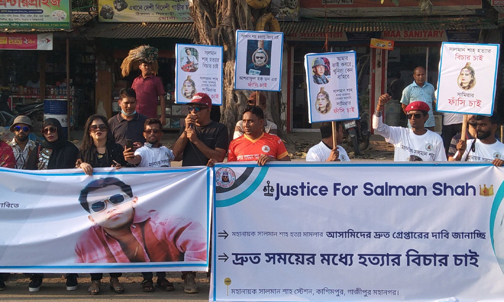 Үлкен әтешке қатты конча Жалаңаш қыз атып жатыр