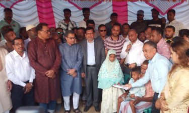 অসহায় ২ ভাই-বোনের পাশে দাঁড়াল ‘আমরা বিএনপি পরিবার’
