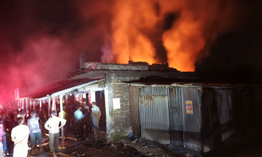 ক্ষেতলালে অগ্নিকাণ্ডে ২ দোকান ভস্মীভূত, দগ্ধ ১