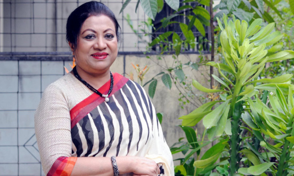 Қара нәсілді әйелдермен жыныстық қатынастың ерекшеліктері Шұлық киген әдемі аналар бейнеленген порно