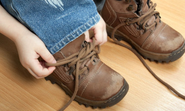 ভুল মাপের জুতো পরলে বাড়তে পারে কোমর ও পিঠের ব্যথা, সতর্কতা জরুরি